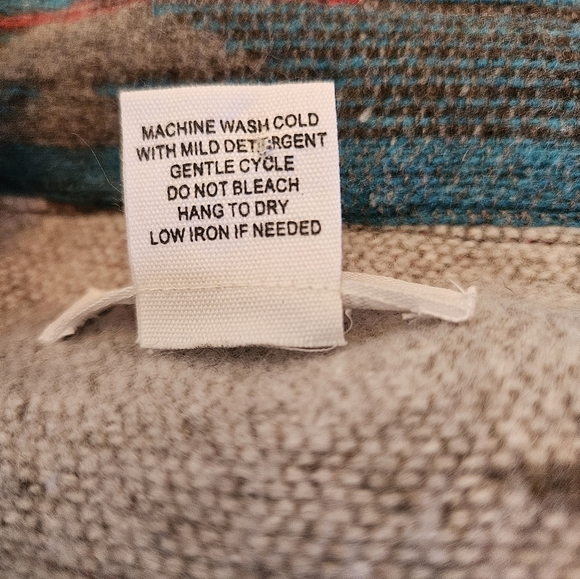 Southwestern Aztec Patterned Jacket - Picture 8 of 12